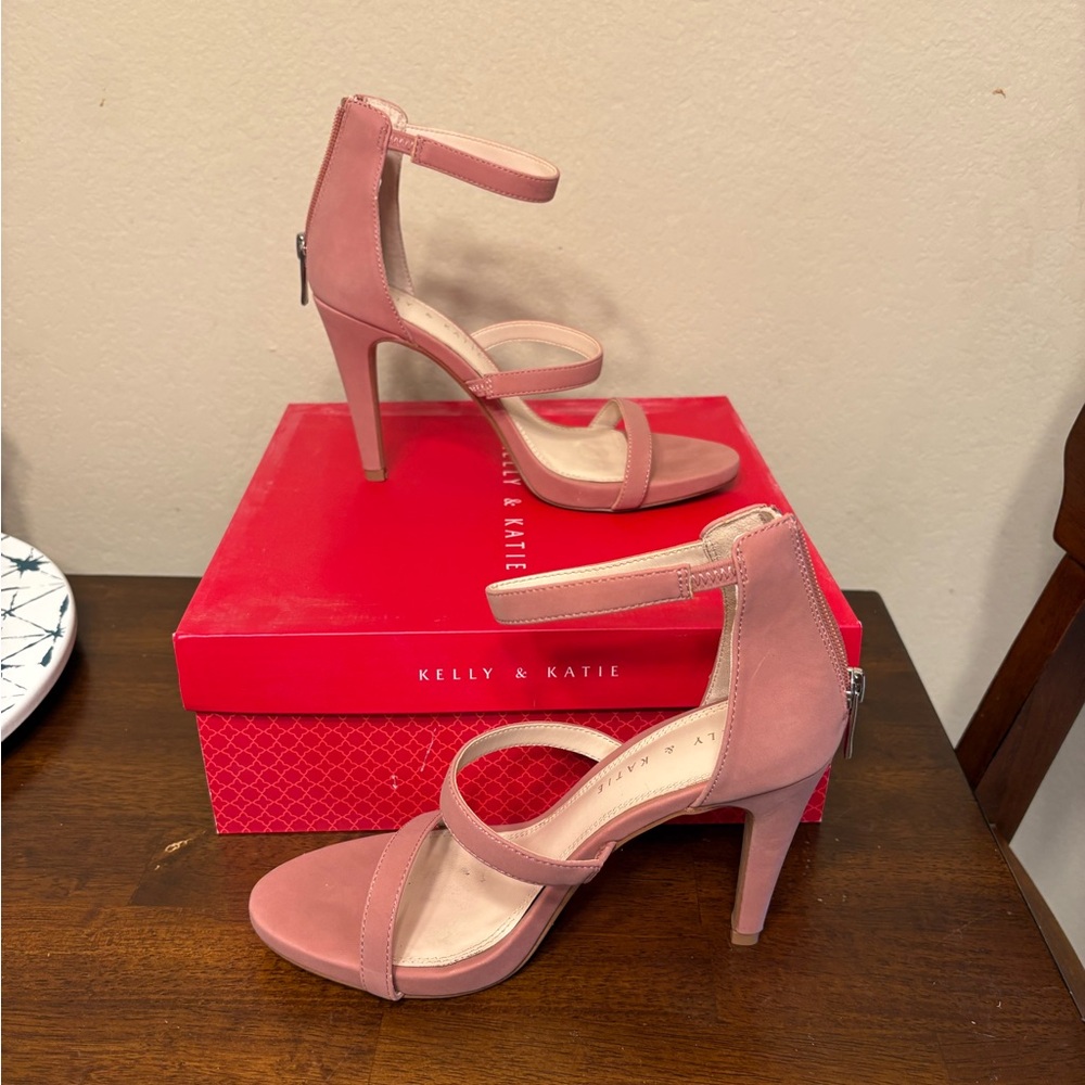 Adorable strappy heels